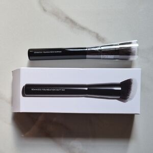 Beauty Pie Seamless Foundation Buffing Brush